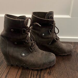 Sorel size 9 women boots